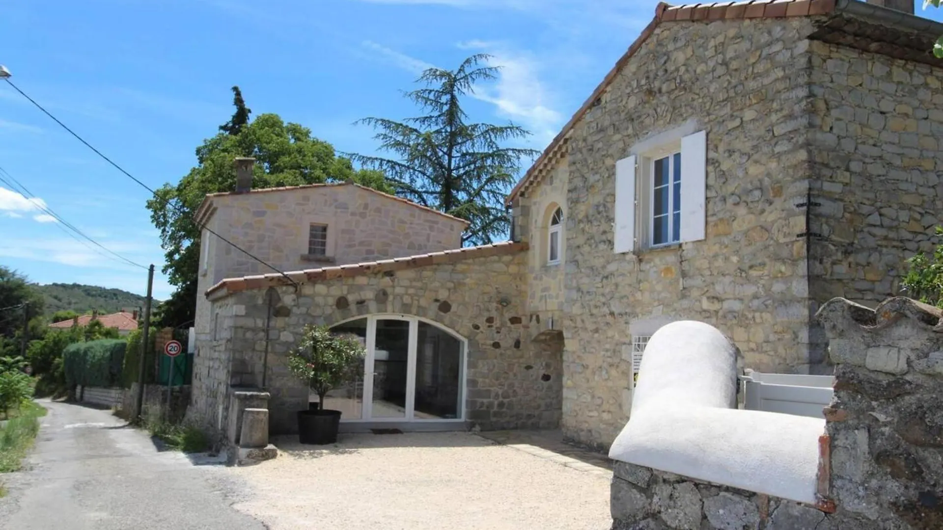 Maison Avec Jardin A Villeneuve-De-Berg, Piscine Partagee 0*, Villeneuve-de-Berg