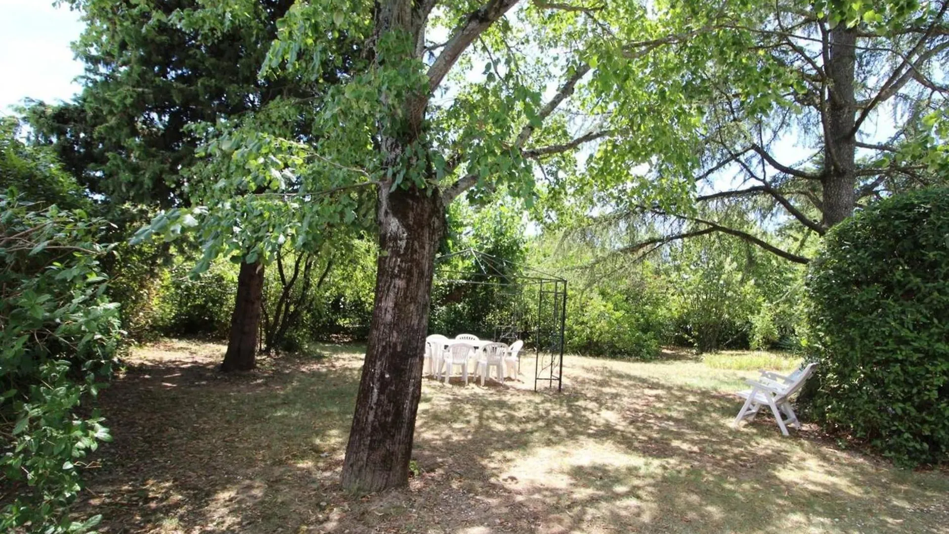Maison Avec Jardin A Villeneuve-De-Berg, Piscine Partagee