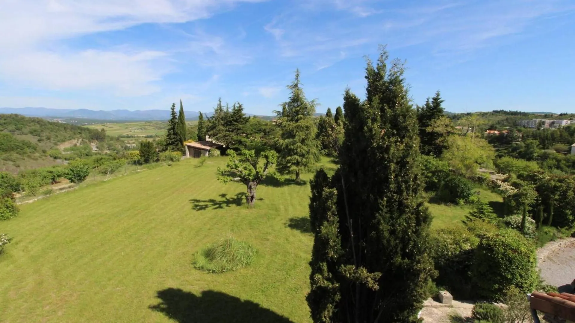 Maison Avec Jardin A Villeneuve-De-Berg, Piscine Partagee France