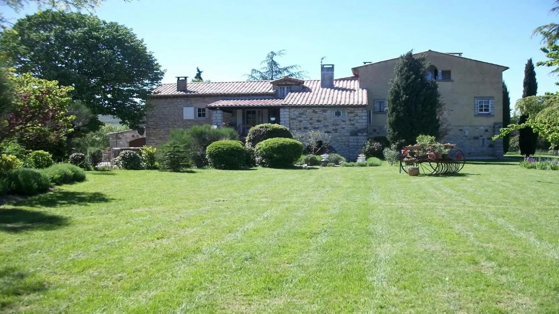 Maison Avec Jardin A Villeneuve-De-Berg, Piscine Partagee 0*, Villeneuve-de-Berg France