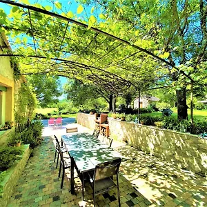 Domaine De Laudun De Groupe Et D'hôtes Couette-café